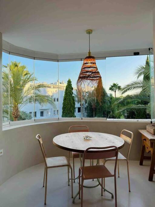 Modern 2 Bedroom In Real Apartment *