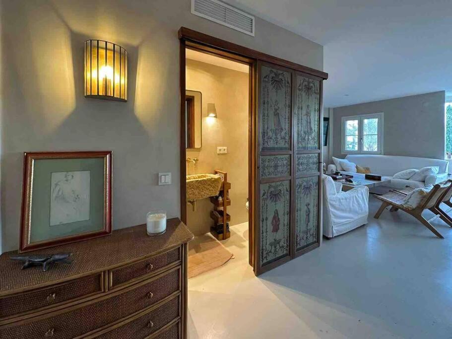 Modern 2 Bedroom In Real Apartment