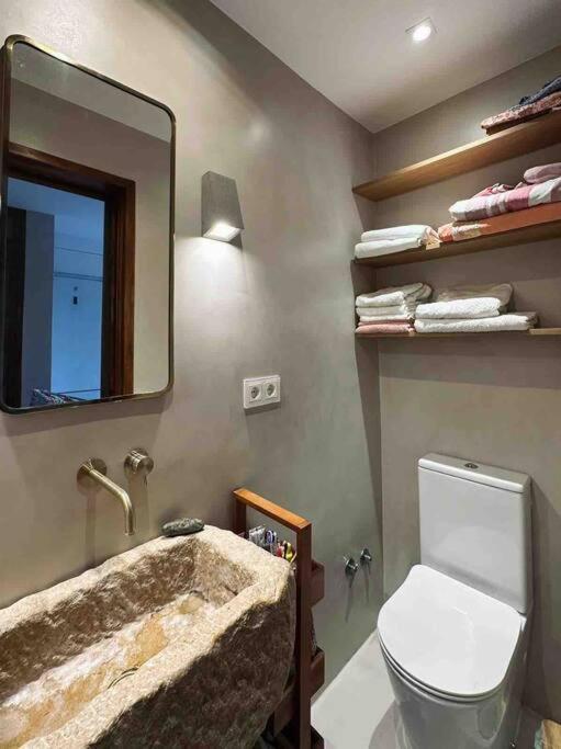 Modern 2 Bedroom In Real