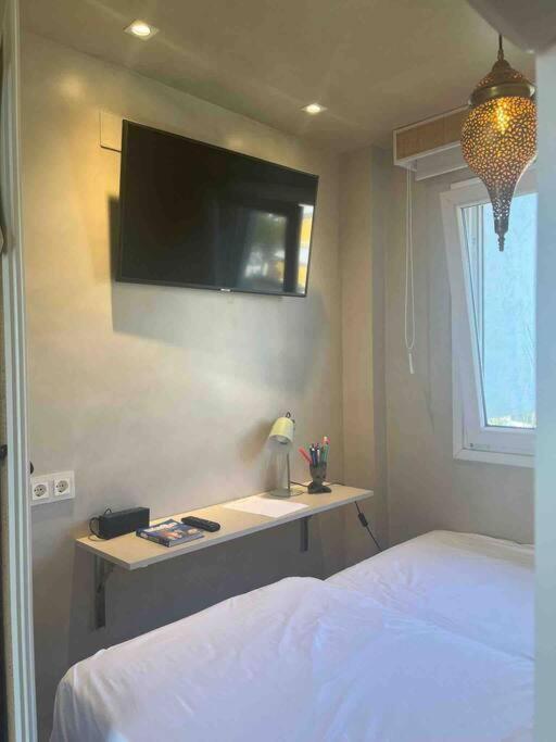 Modern 2 Bedroom In Real Apartment
