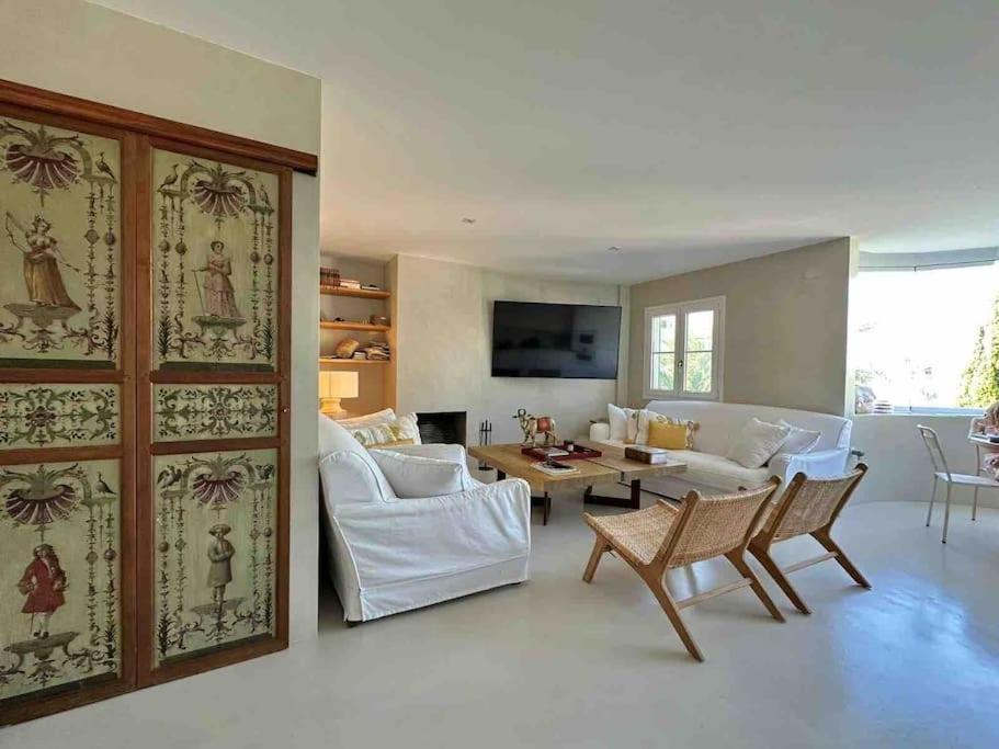 Modern 2 Bedroom In Real